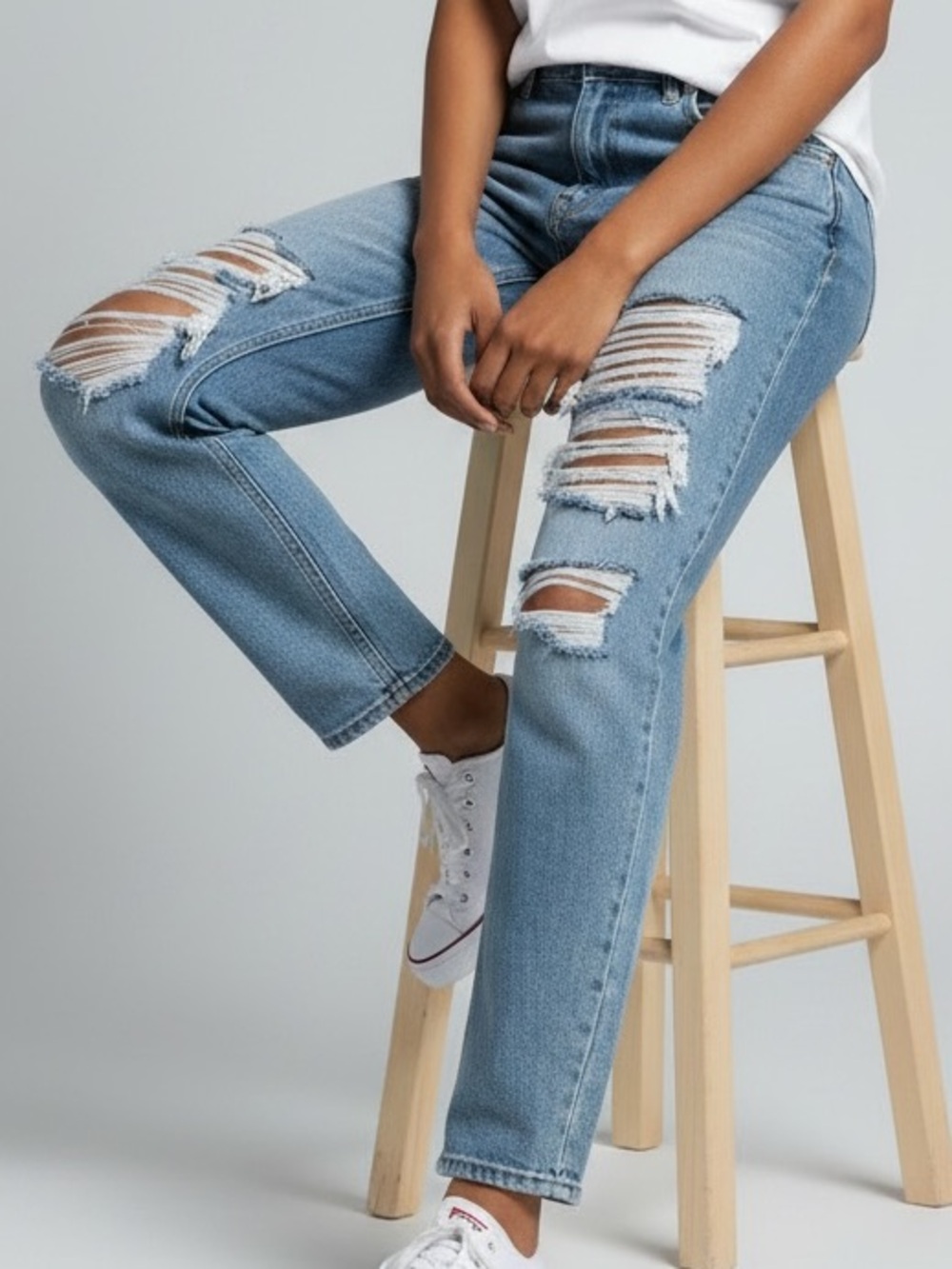 &Denim Light Blue Distressed Women’s Boyfriend Low Waist Jeans